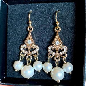 Beautiful earrings faux pearl diamond gold dangle